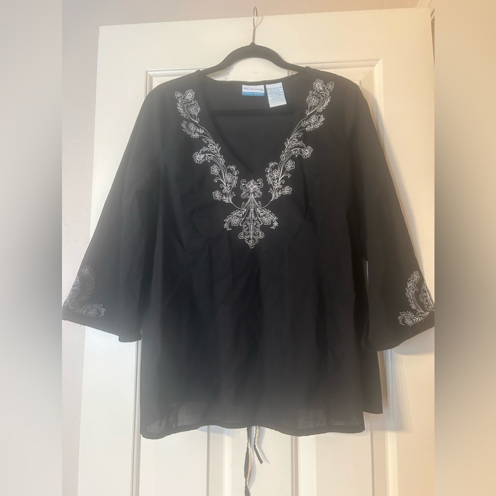 Announcements 3/4 sleeves embroidered top size XL maternity top